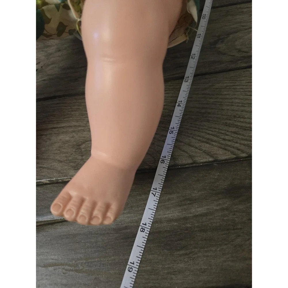 Vintage 1968 Deluxe Topper Toys Baby Party Doll 18
